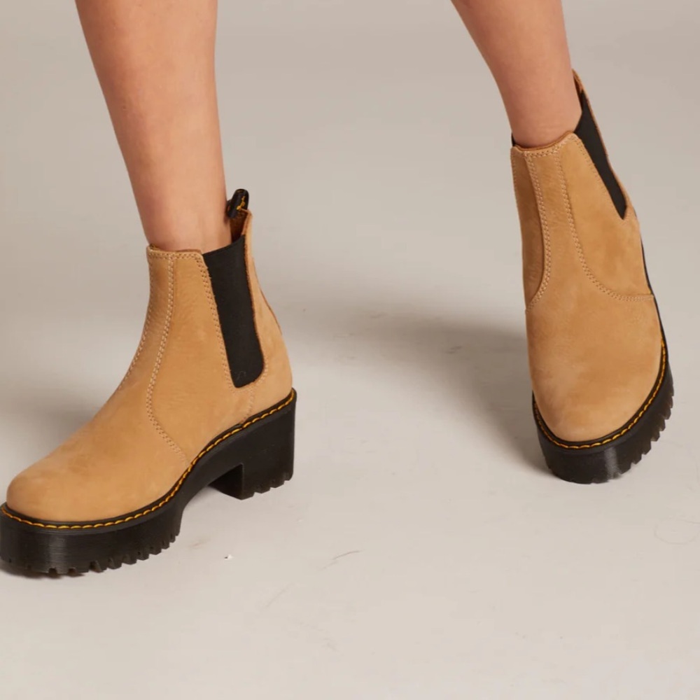 Dr martens sand nubuck rometty Chelsea beige tan chunky boots size 10